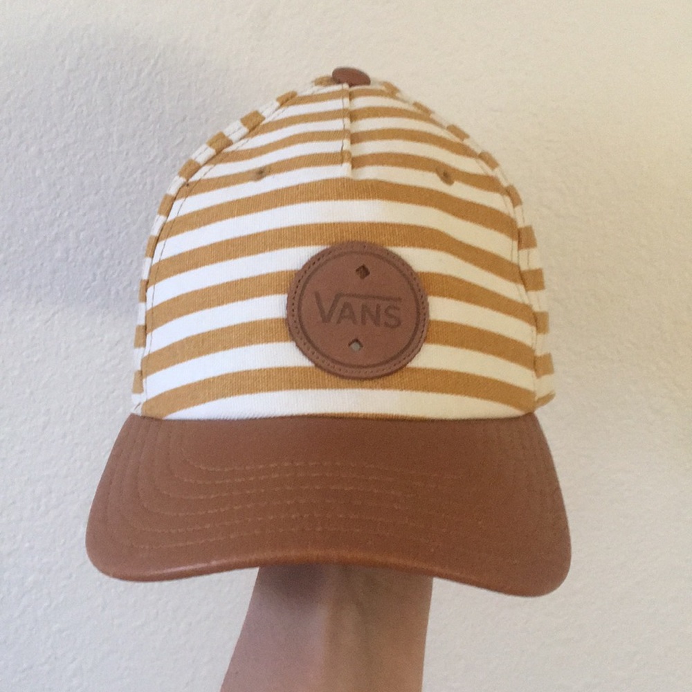 Authentic VANS faux leather baseball cap.